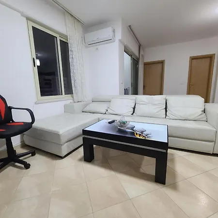 Beachfront - 2 Min Walk - Free Parking - Superhost * Durrës