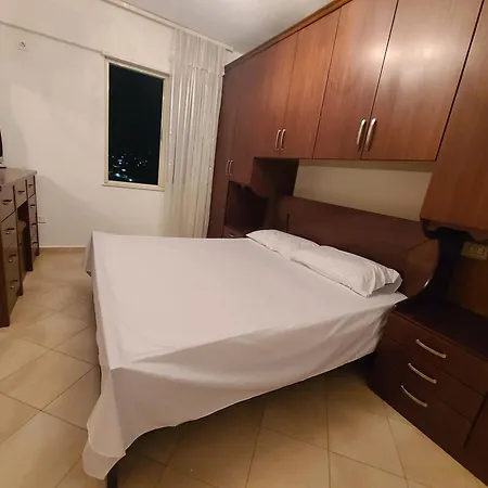Beachfront - 2 Min Walk - Free Parking - Superhost Lägenhet