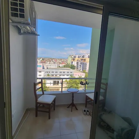 Beachfront - 2 Min Walk - Free Parking - Superhost * Durrës