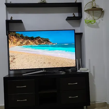 Beachfront - 2 Min Walk - Free Parking - Superhost Lägenhet Durrës